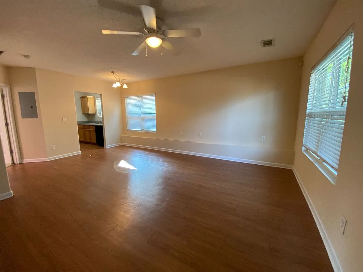 Building Photo - 231 Fern Ridge Ct