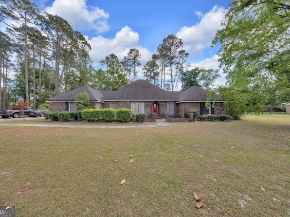 1304 Shawnee Dr, Waycross, GA 31501