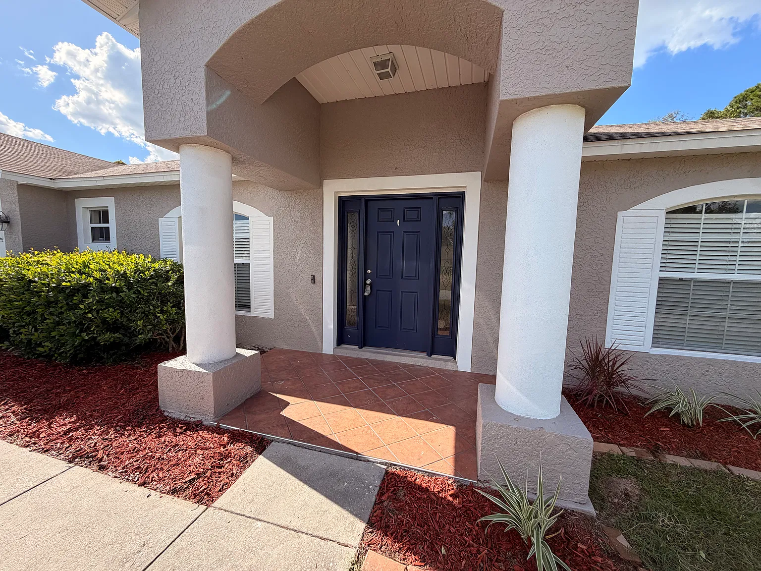 3 bed, 2020 sqft, $2,150 — Photo 3