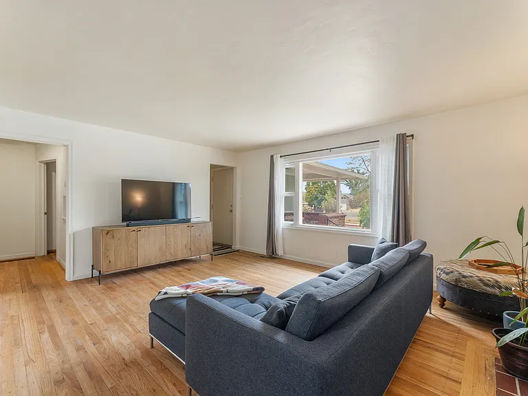 1900 G St — Photo 3