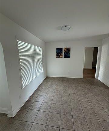 3rd image of 564 Delmar St