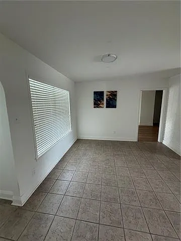 564 Delmar St — Photo 3