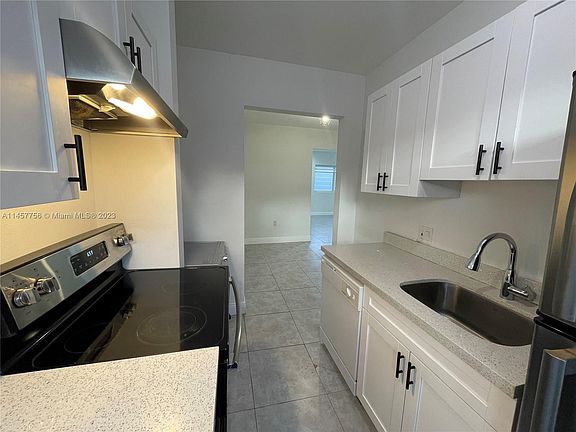 3rd image of 1248 Marseille Dr #2