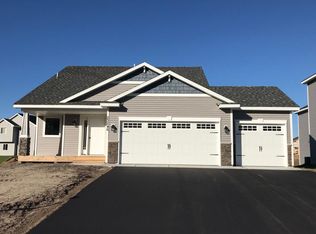 940 Moline Loop NW, Isanti, MN 55040