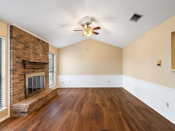 5th image of 1876 Woodside Ln