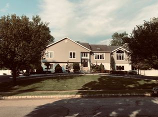 3 Skurla Ln, Whippany, NJ 07981