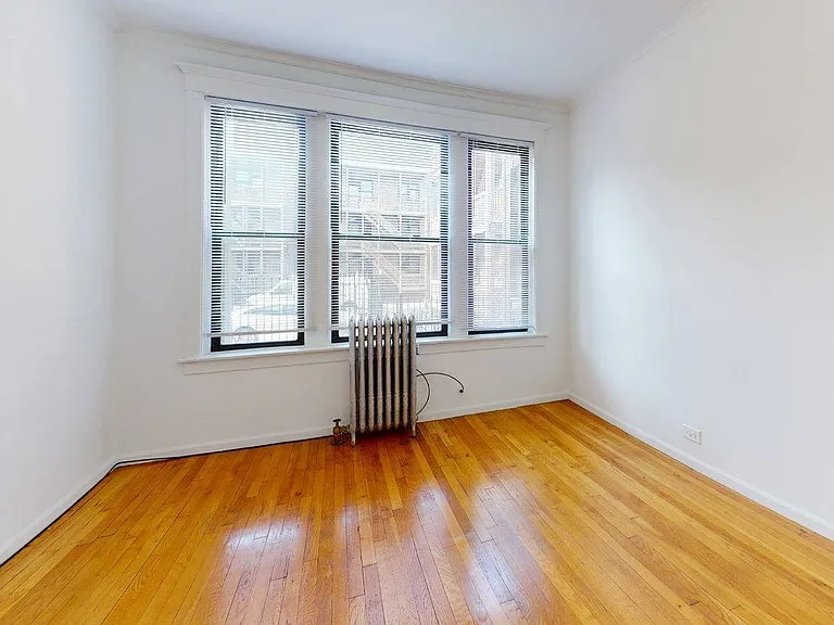 5416 S. Woodlawn Avenue — Photo 4