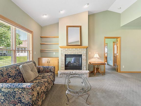 4th image of 3831 N Wayside Ln
