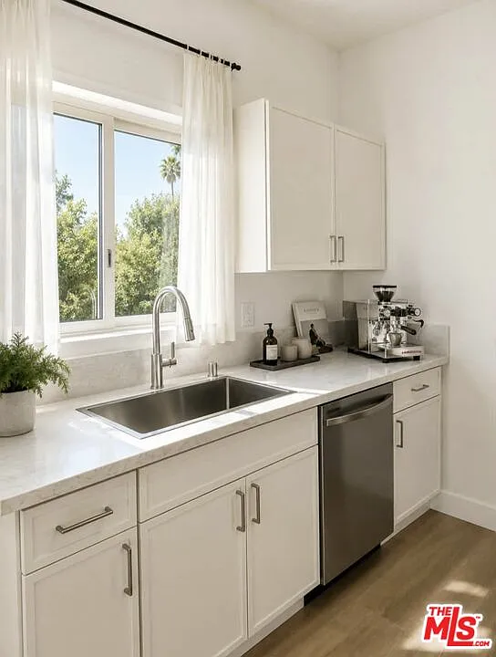 3 bed, 2.0 bath, 1800 sqft, $4,400 — Photo 3