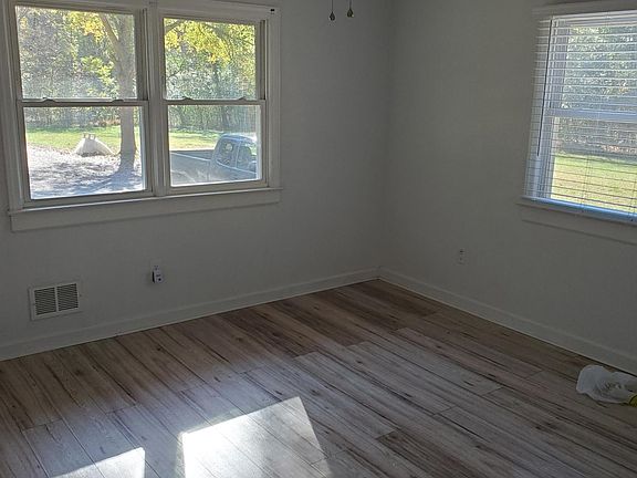 5th image of 6833 Forestville Rd