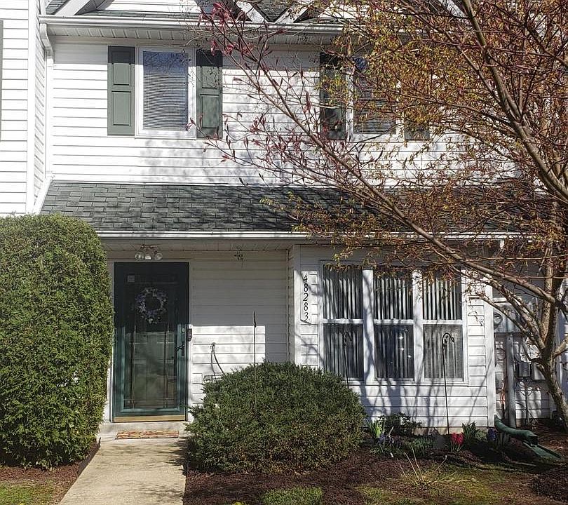 1st image of 48283 Picketts Harbor Ct