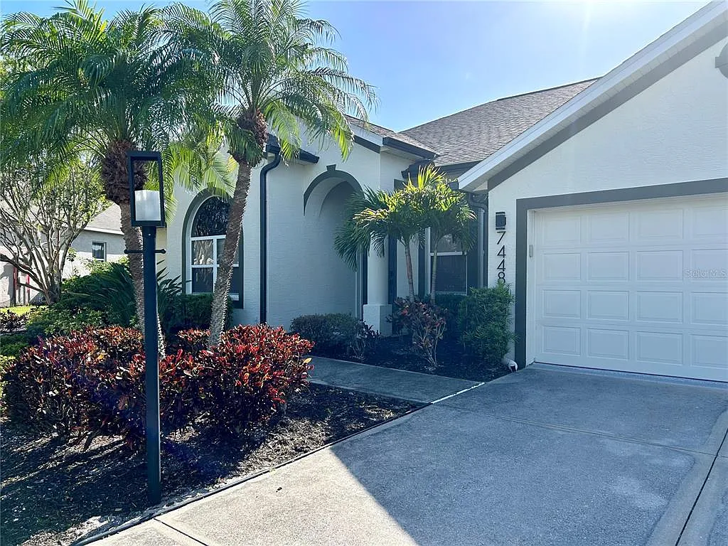 4 bed, 3.0 bath, 2421 sqft, $4,800 — Photo 4