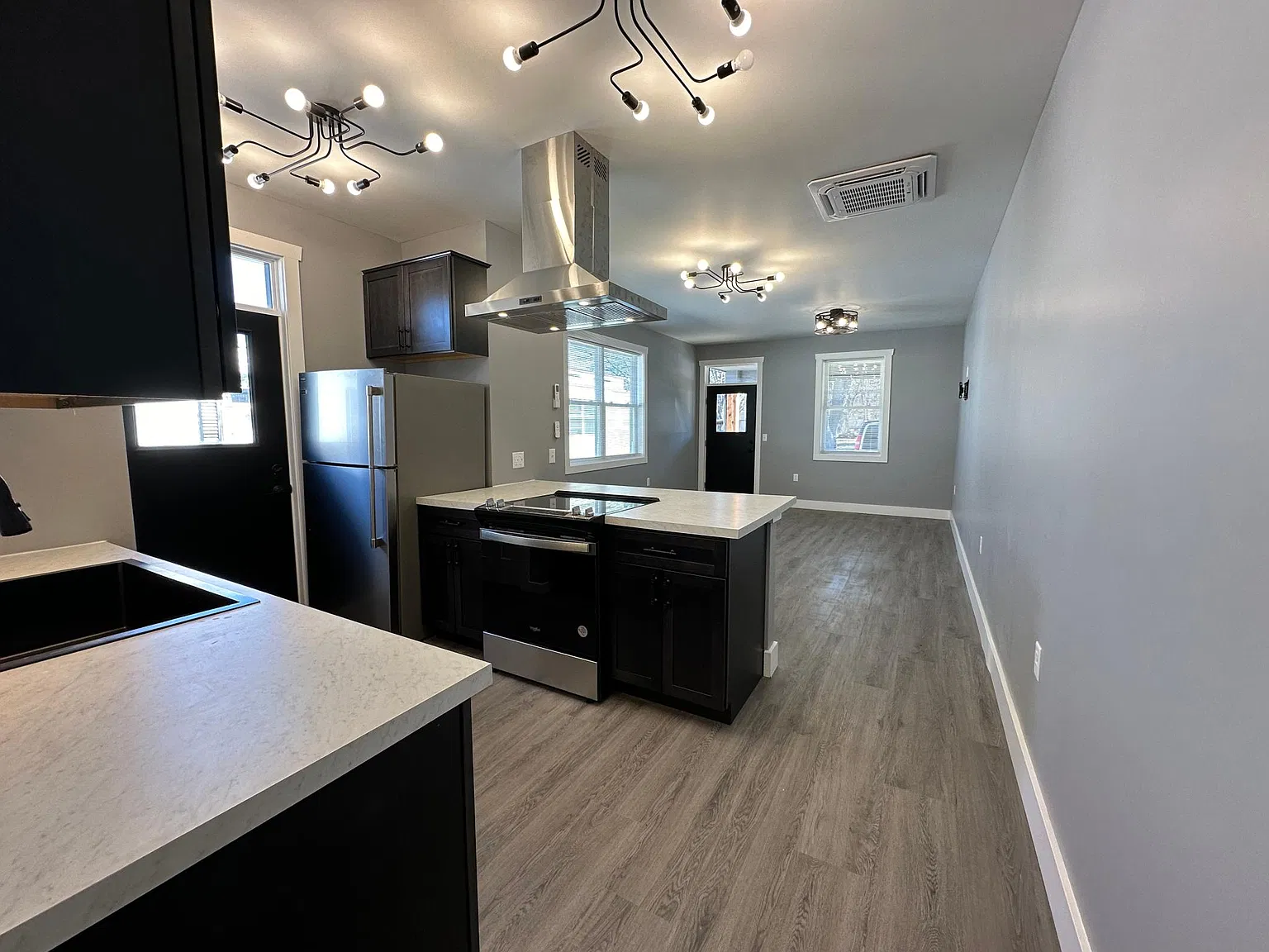 2 bed, 900 sqft, $1,400 — Photo 3