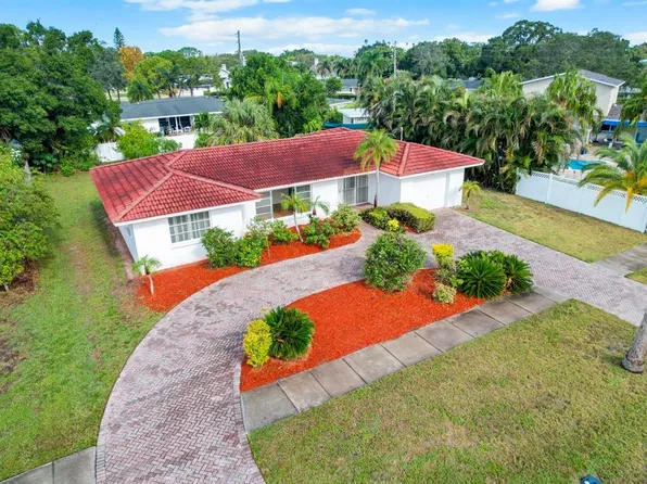 1304 Indian Rocks Rd, Belleair, FL 33756