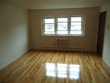 2nd image of 950 N Pleasant St APT 122