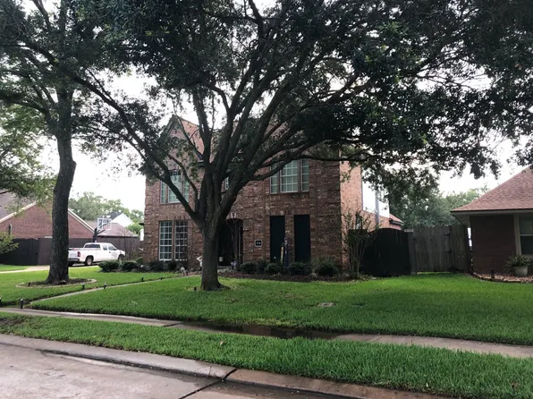 54 N Calla Lily Ct, Lake Jackson, TX 77566