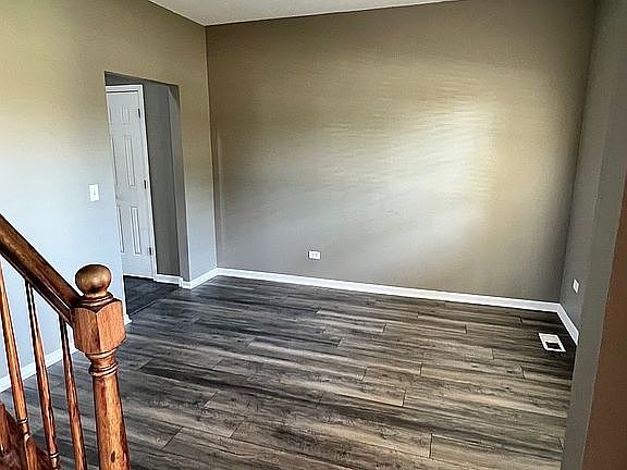 2nd image of 1010 S Heritage Dr