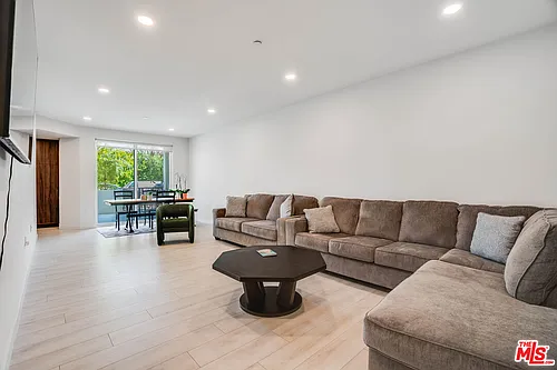1021 S Shenandoah St #101 Photo 1