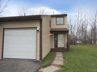 7463 Coachlight Ln, Liverpool, NY 13088