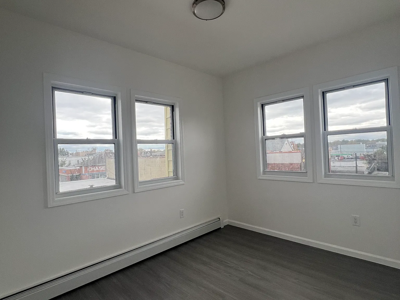 3 bed, 1.5 bath, 1100 sqft, $3,300 — Photo 2