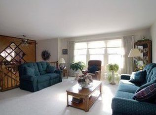 1730 Glen Lake Rd, Hoffman Estates, IL 60169