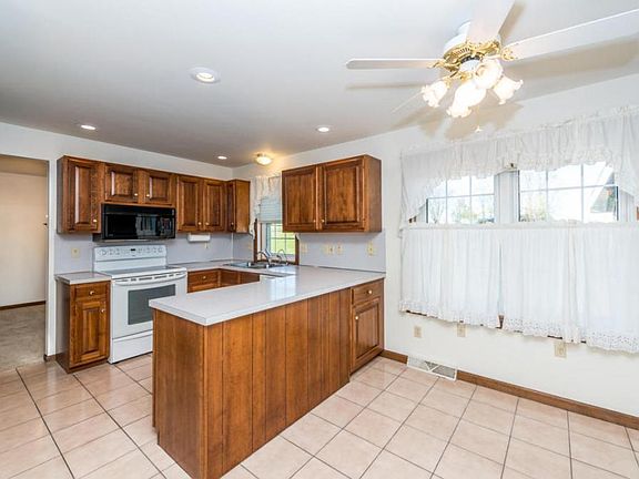 5th image of 118 W Brookfield Dr #L-0161