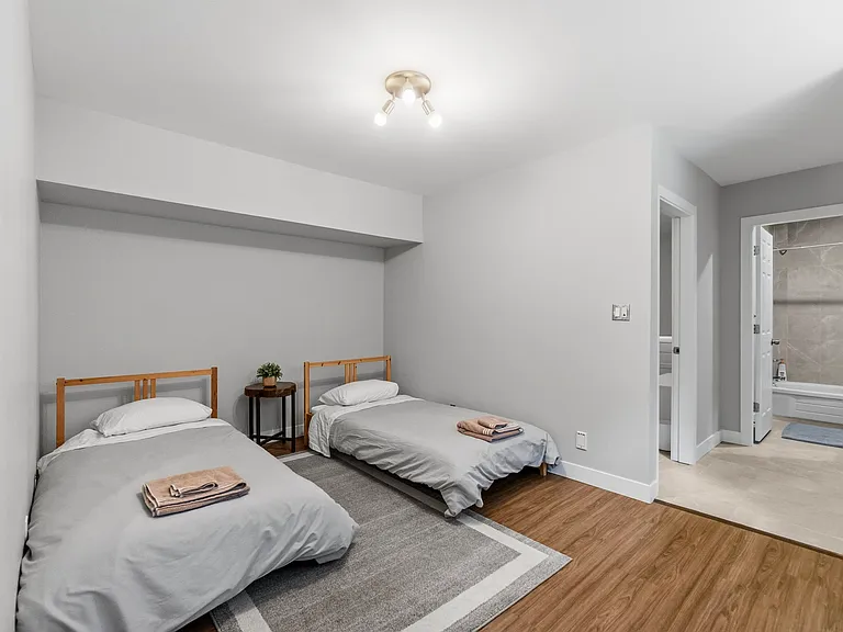 4225 Evergreen Ave #BASEMENT — Photo 13