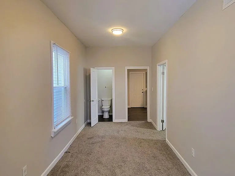 1709 Everett St — Photo 5