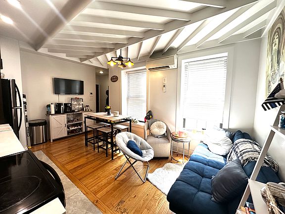 2nd image of 279 Kosciuszko St #200