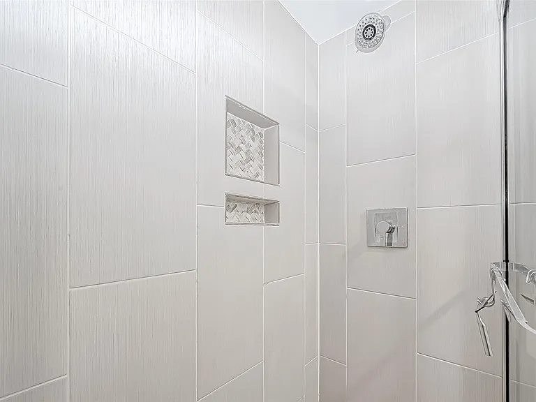 1860 White Oak Dr #375 — Photo 28