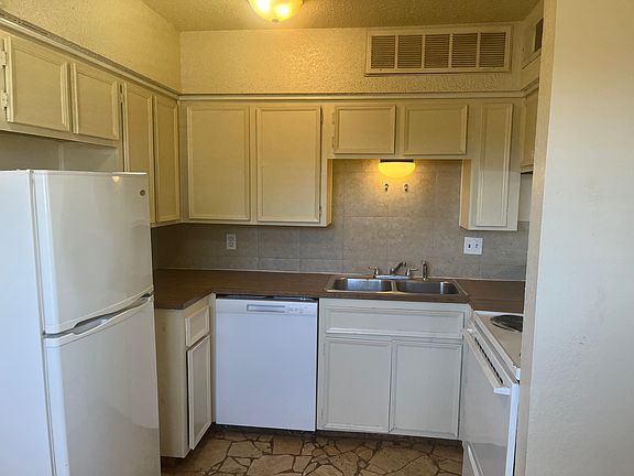 4th image of 2506 20th St APT 2
