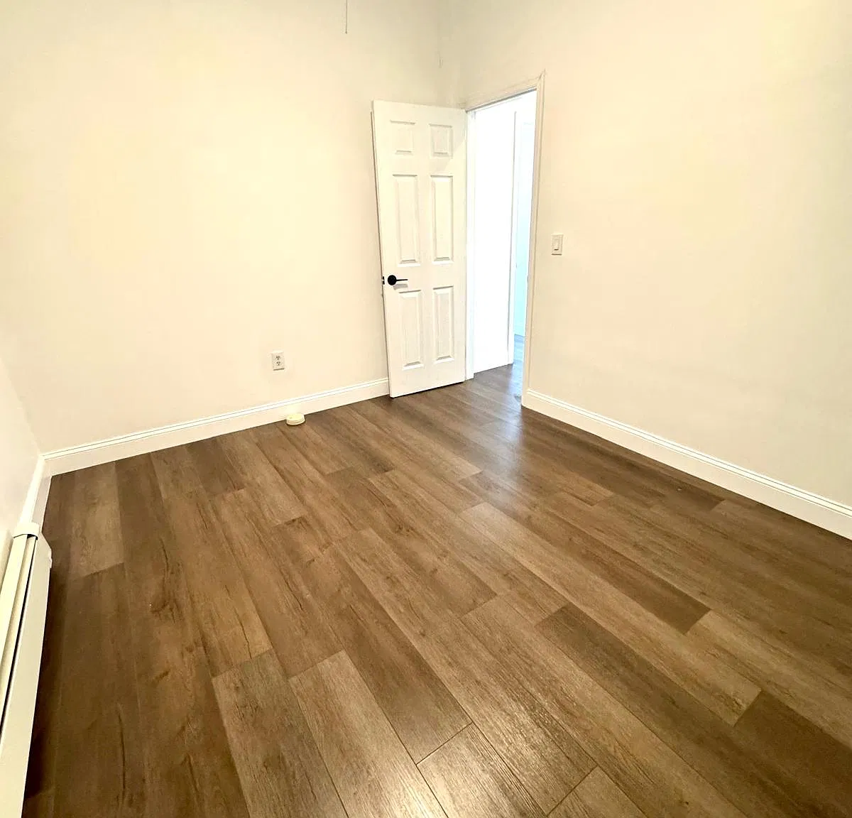 1 bed, 900 sqft, $2,160 — Photo 4