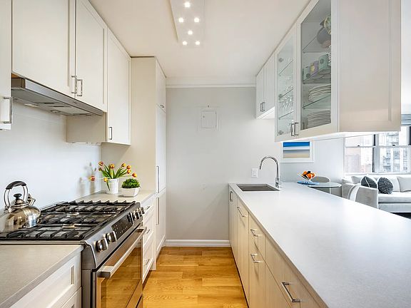 4th image of 525 E 86th St #16-B