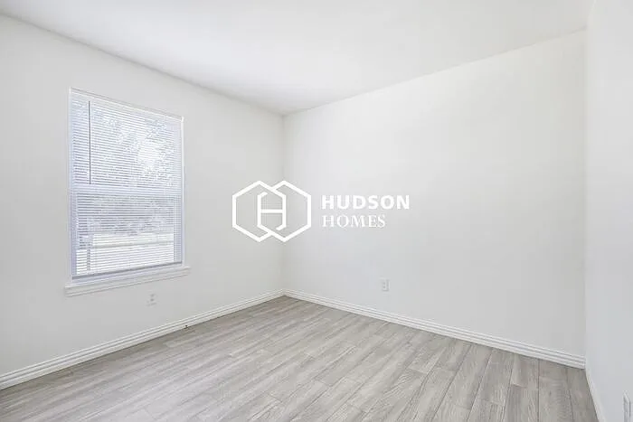 607 Texas St — Photo 9