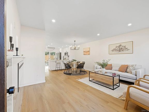 3rd image of 458 Ridgeway Ct