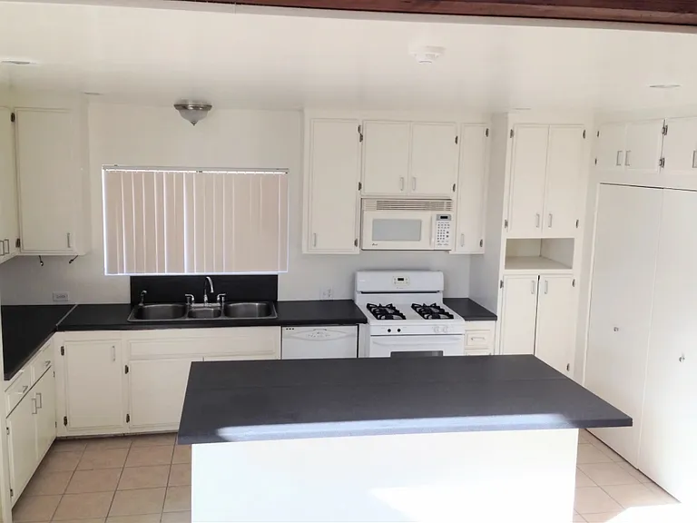 1823 Armour Ln #1 — Photo 6