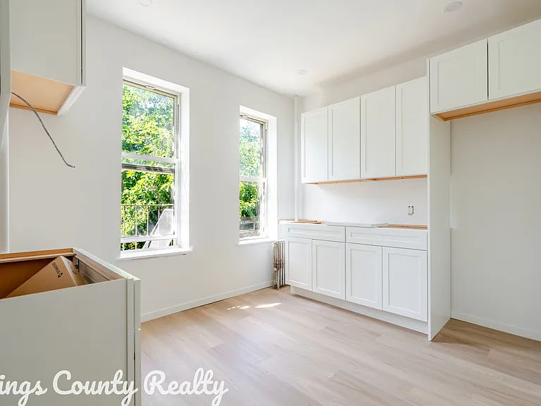 94 Harrison Pl #2R — Photo 12