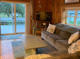 14 Harbor Rd, Mattapoisett, MA 02739