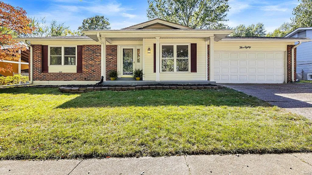 580 Golfwood Dr photo 1