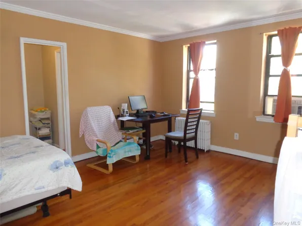 215-40 47 #3B, Bayside, NY 11361