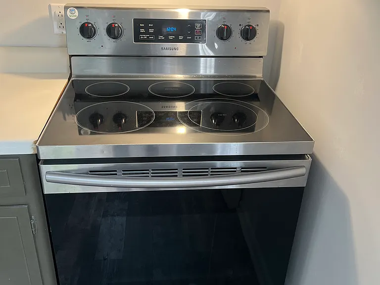 Brand New Stainless Steel Stove/Oven.