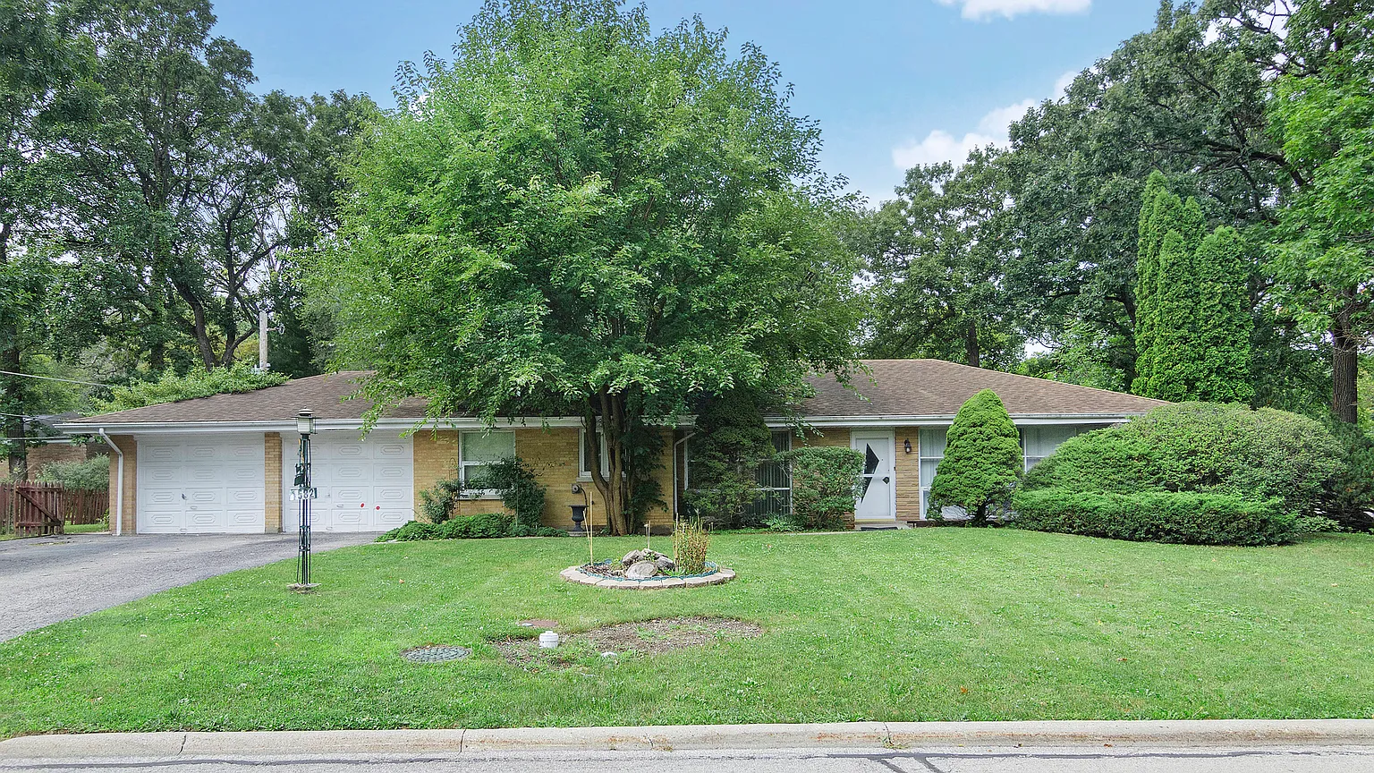 1582 Arbor Ave photo 1
