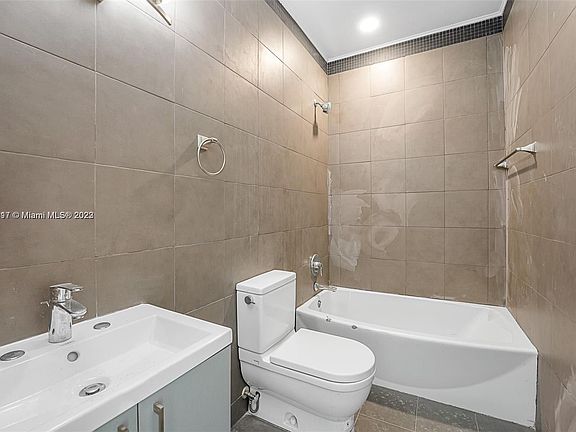 5th image of 1509 Pennsylvania Ave #12