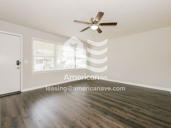 681105_005_wm_-_living_room_13055284.jpg