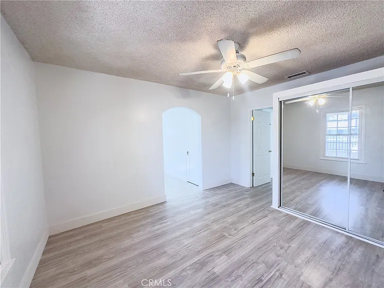 335 W Hillcrest Blvd — Photo 7