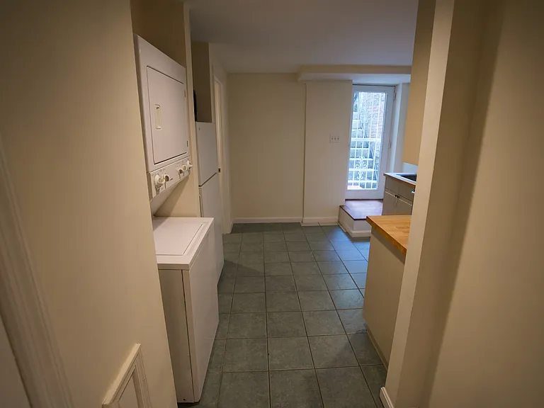 1870 Ingleside Ter NW #BASEMENT — Photo 3