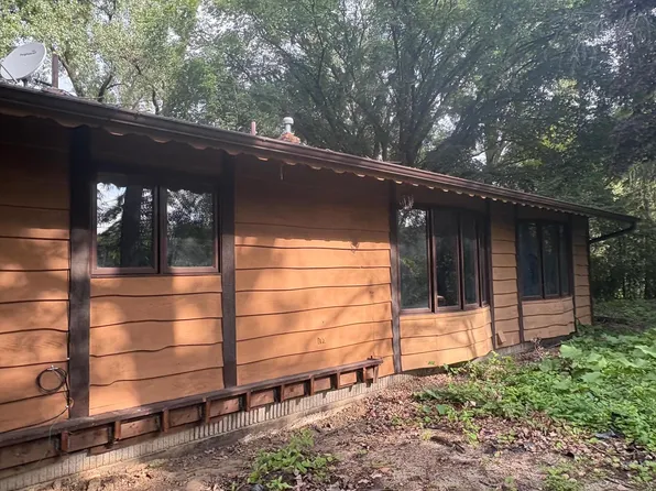 8 Edgewater Ln, North Oaks, MN 55127