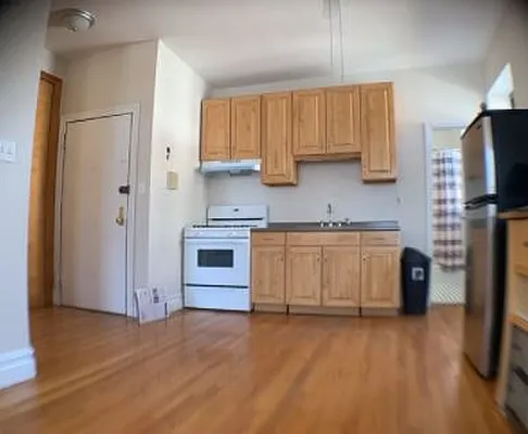 Rented by Standard Living Realty Inc | media 38