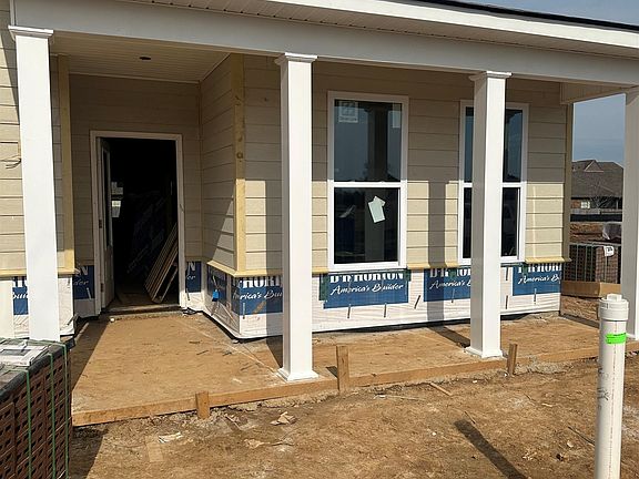 2nd image of 100 Daisy Dr