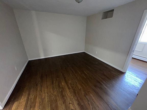 3rd image of 104 Montclair Ave #18B
